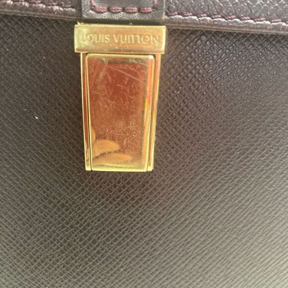 AUTHENTIC LOUIS VUITTON Crossbody Taiga Yaranga Satchel Purple Approx 9X4X10.5 - Picture 3 of 12